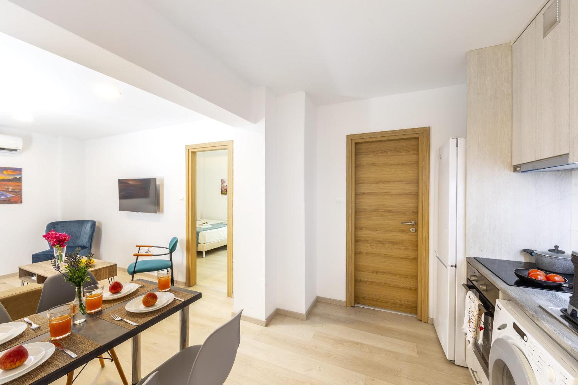C-Premium Apts 100M From Beach And City Centre Larnaca Buitenkant foto